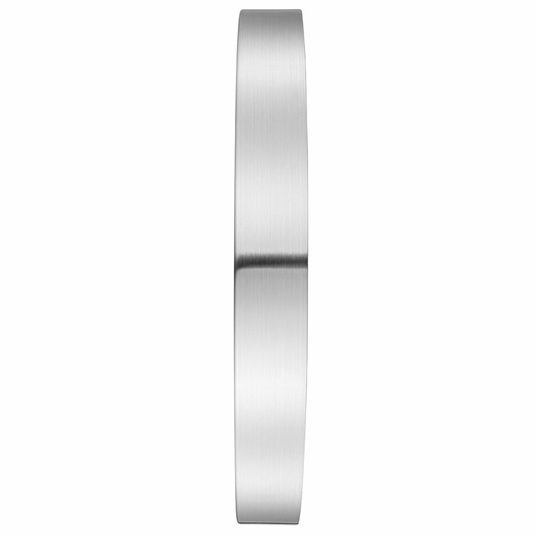 Metallic silver letter ’I’ or number ’1’’ with a brushed finish.